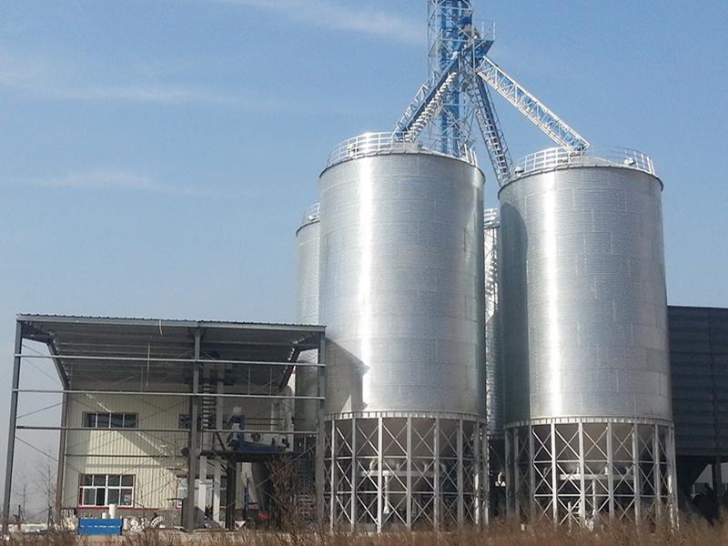 Which material is more suitable for constructing grain steel silos